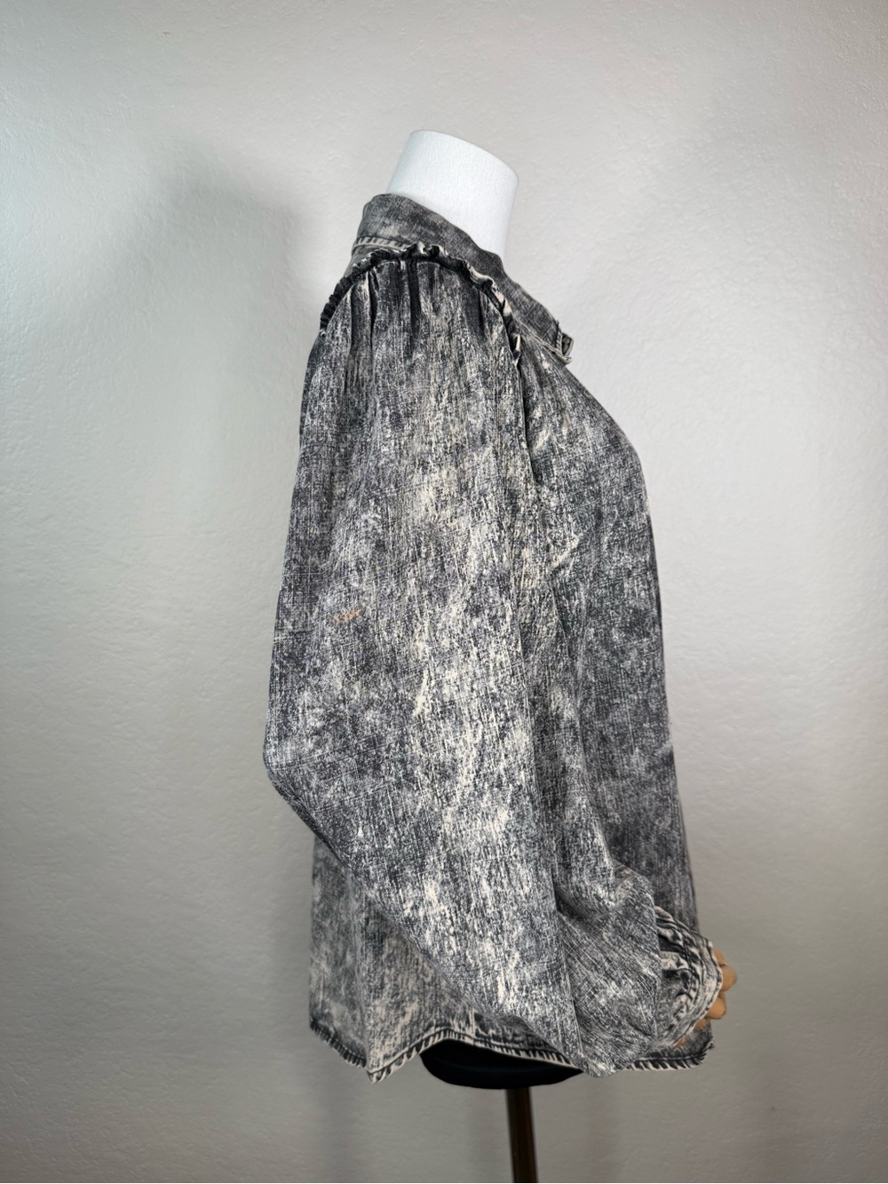 Aaron & Amber Acid Washed Ruffle Denim Jean Button Down Shirt Blouse Medium - Picture 4 of 15